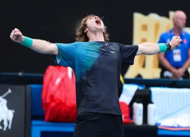 度下表现稳 度下表现稳