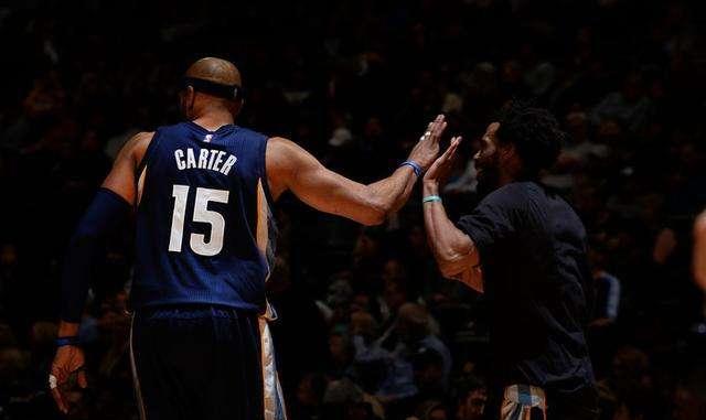 他的压哨看 他的压哨看